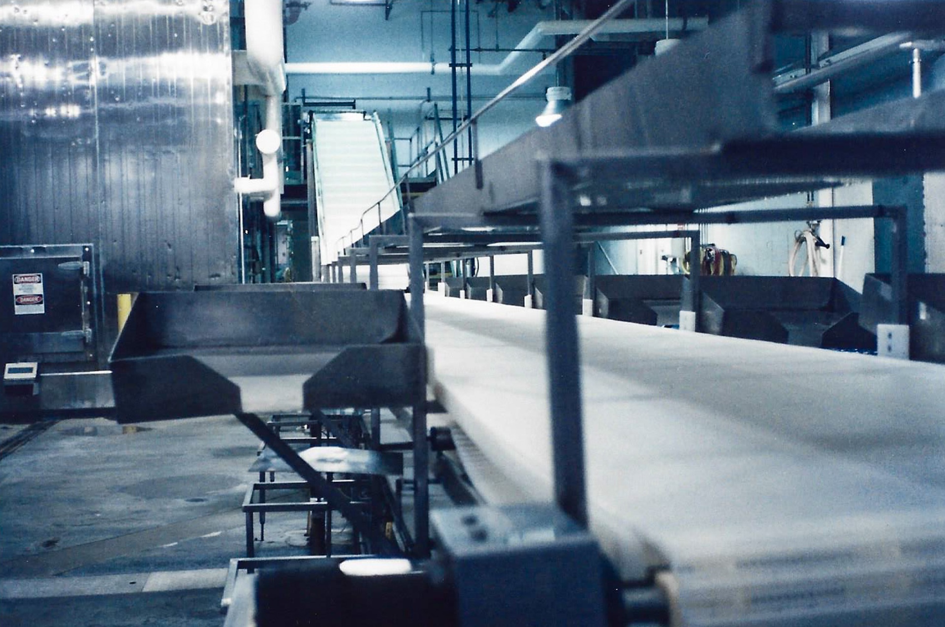 Spiral freezer infeed and belt system