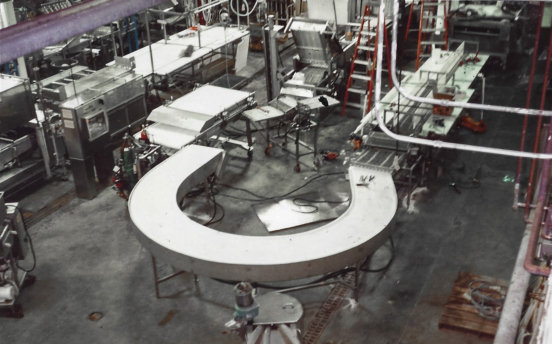 Packaging loop conveyor — installed and commissioned