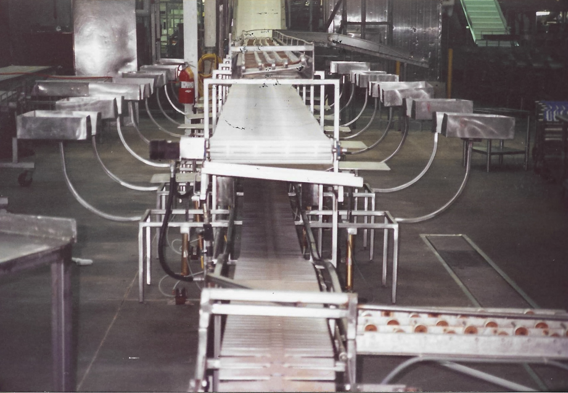 In-plant conveyor line — installed and commissioned