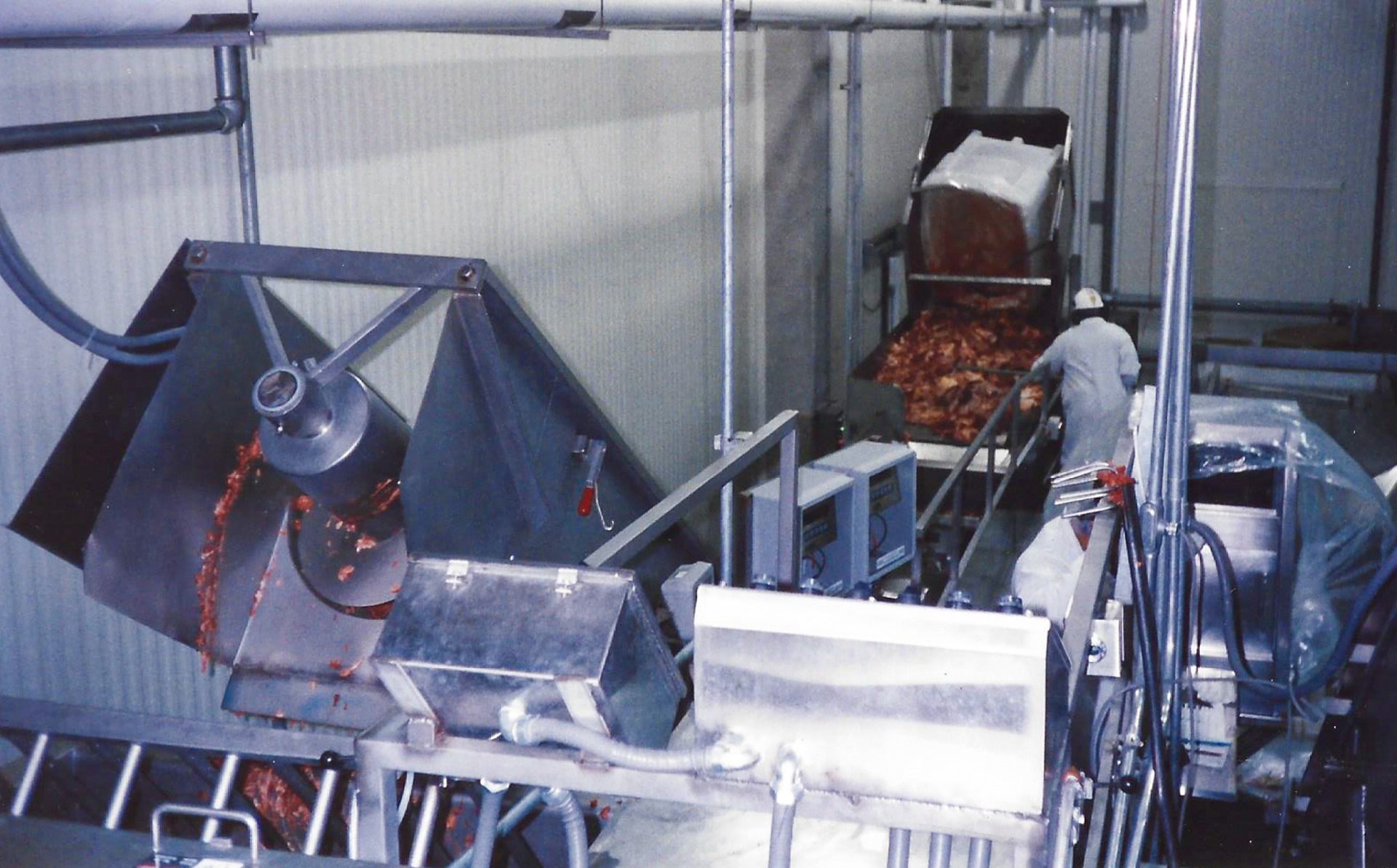 Sauce-line installation for a food processor
