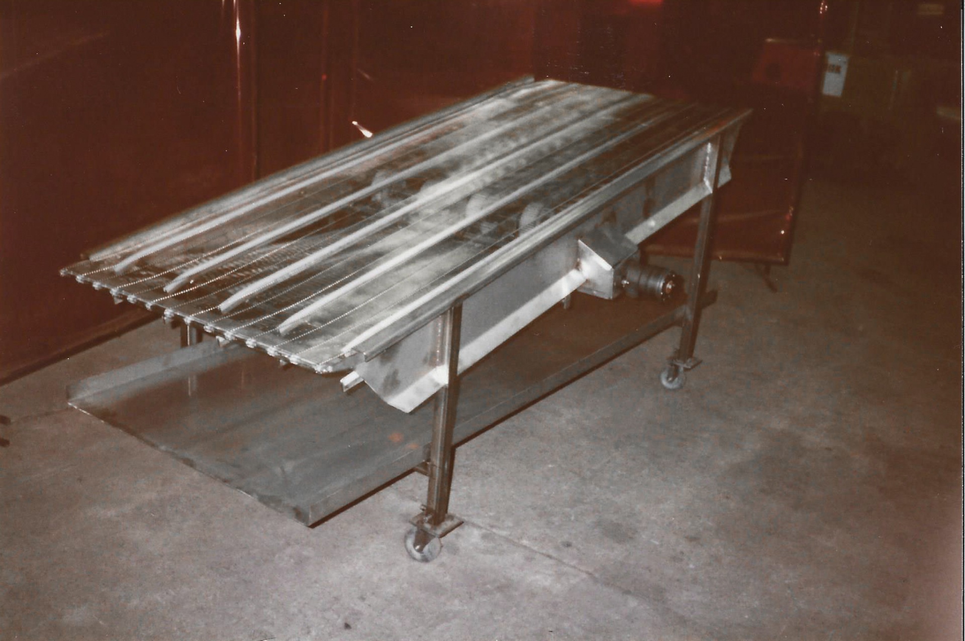 Stainless wire-belt conveyor on the shop floor